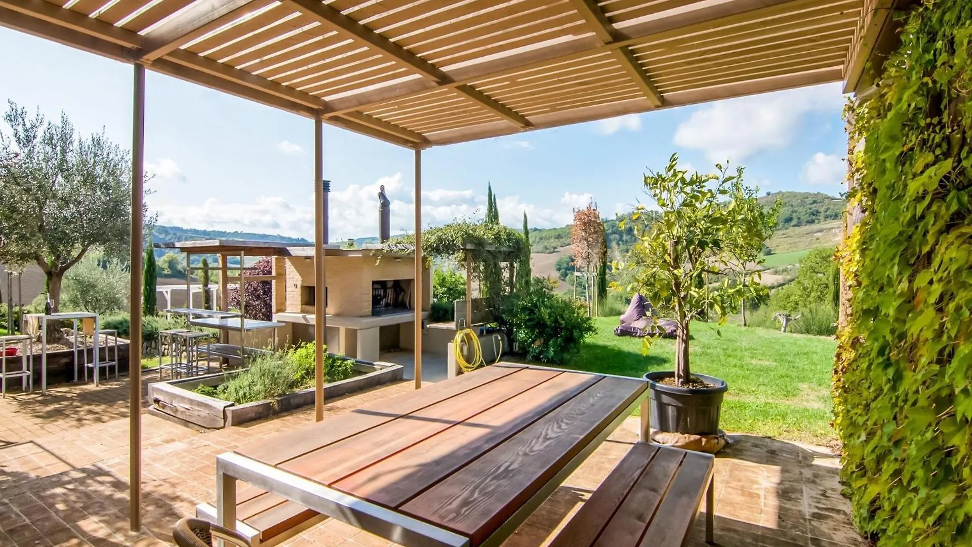 Serene Holiday Home In Montefiore Conca With Jacuzzi Italy