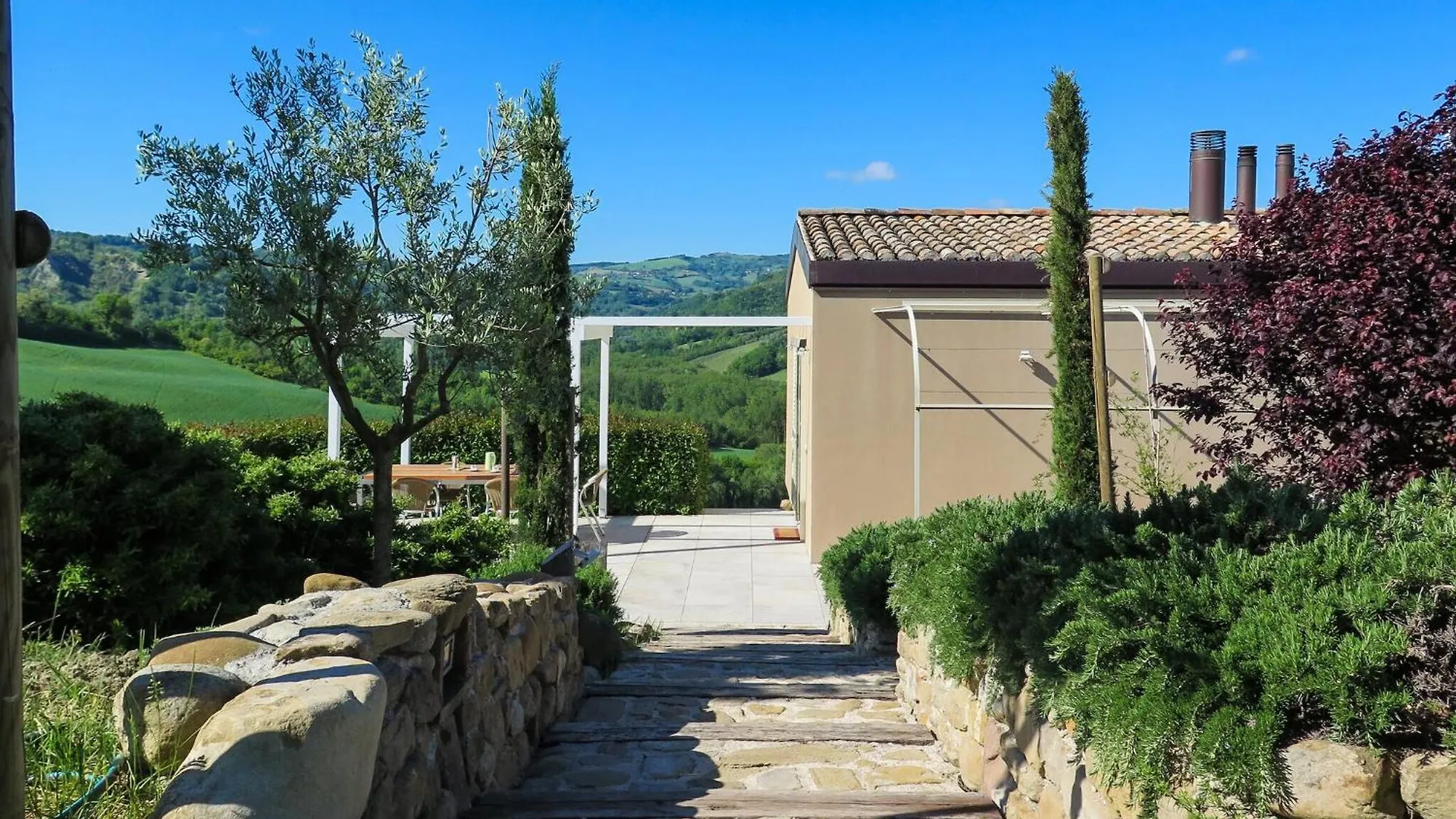 Serene Holiday Home In Montefiore Conca With Jacuzzi