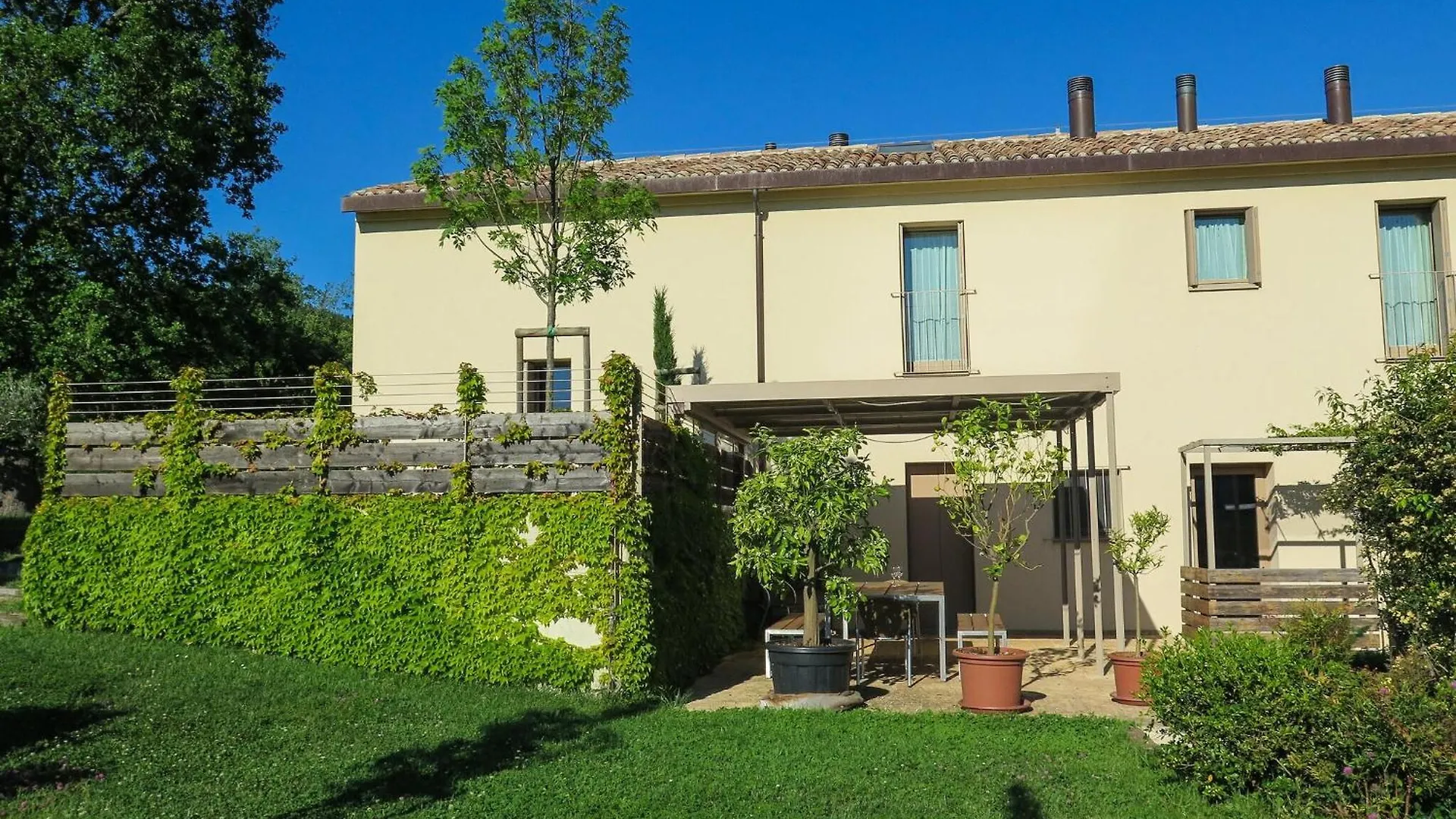 Serene Holiday Home In Montefiore Conca With Jacuzzi